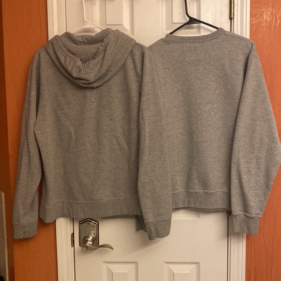 Two Champion sweatshirts size medium - Picture 2 of 3